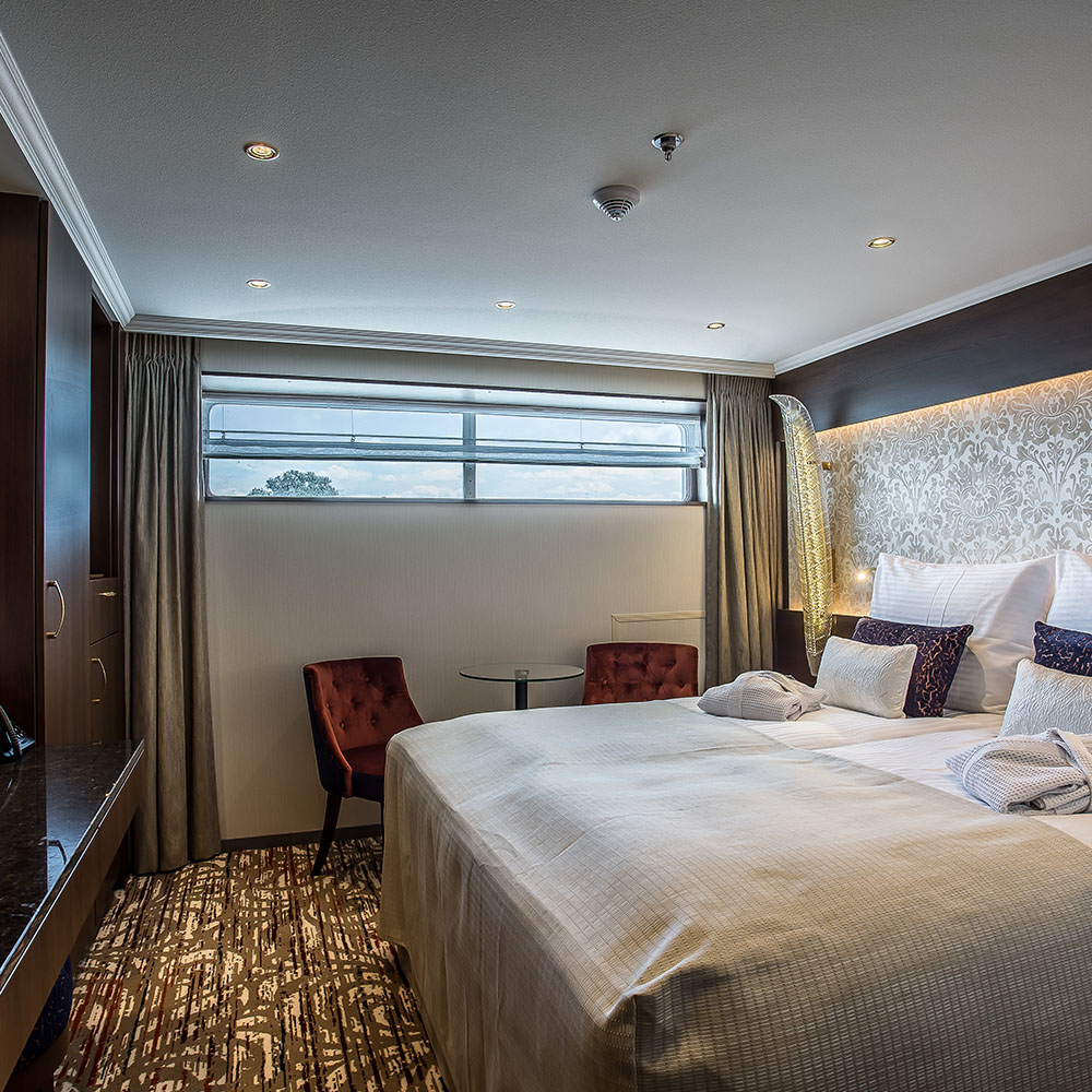 Riviera Travel MS Lord Tennyson Accommodation Emerald Standard Suite.jpg